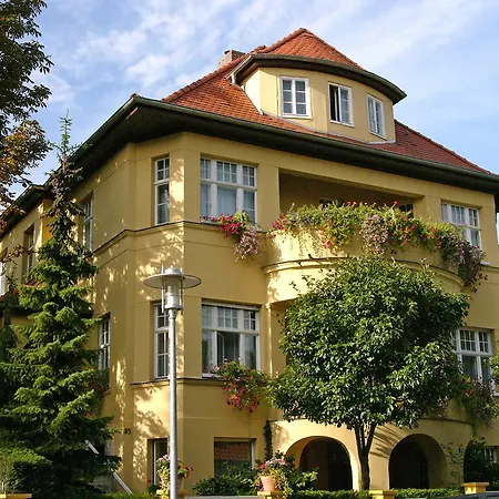 招待所 裴森吉塞拉别墅 3*